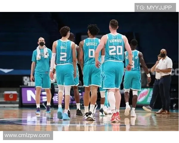 火箭队与黄蜂队激战正酣视频直播带你感受篮球魅力与精彩瞬间