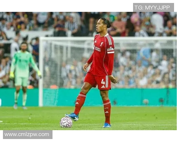 范戴克的传奇之路：从默默无闻到足坛巨星的蜕变与荣耀